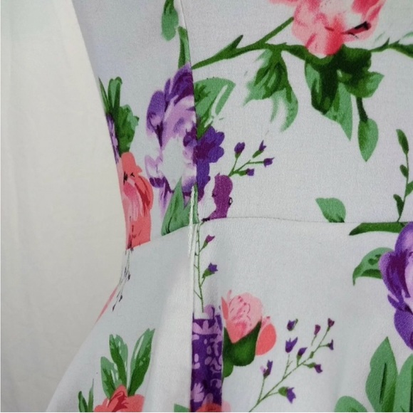 Spring/summer ladies dress - Picture 3 of 6